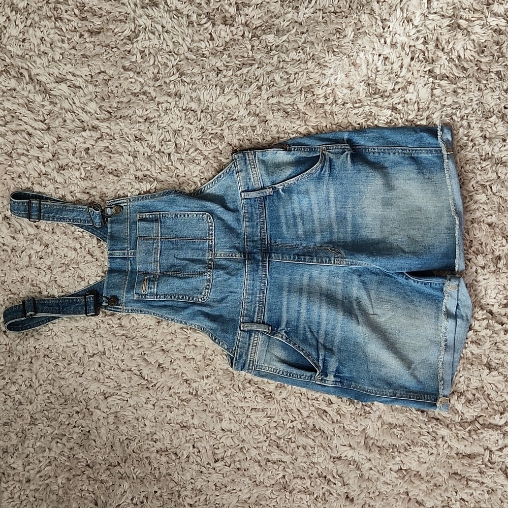 GAP Women's Distressed Shortall. Sz S